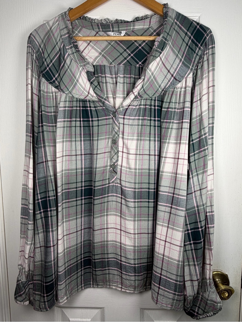 Penningtons Plaid Henley Top 2X Green Gray Pink Accent Plus Size Boho Prairie